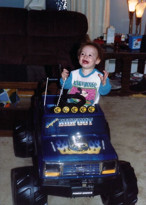 fuckyeah1990s:   submitted by http://artbyjoeski.tumblr.com/ The Christmas I got my Bigfoot Power Wheels..   sick christmas gift man  Had the same one when I was a kid..miss it