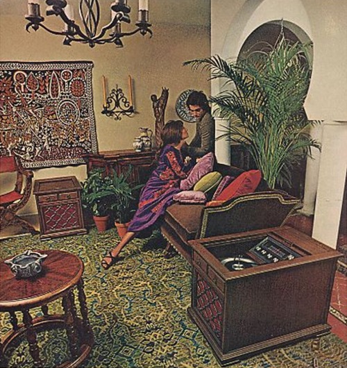 vinylespassion:  Sylvania Console Stereo, 1970. 