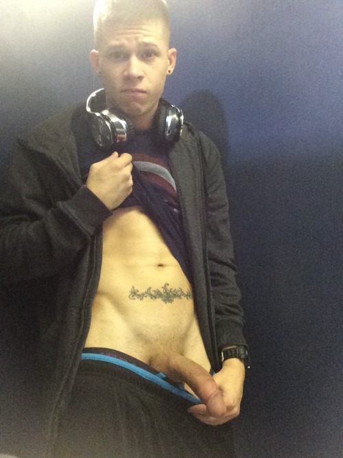 dillonandersonxxx:  Throwback to the Greyhound Bus Station