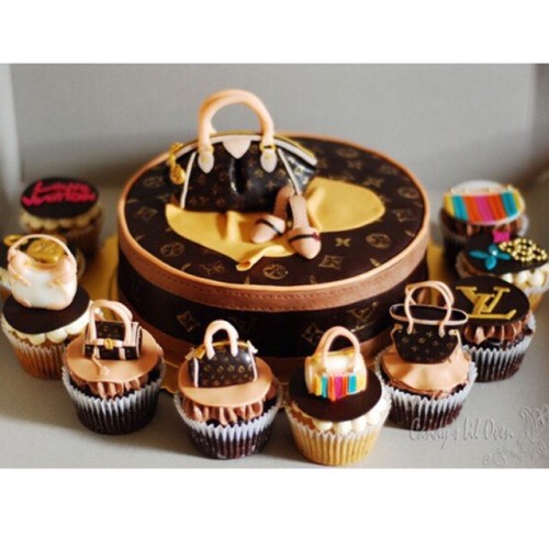 Whatta a great treat treatforme.tumblr.com #2frochicks #treat #cupcakes #idea #louisvuitton #photoof