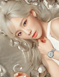 taendelion:  Taeyeon x Casio Sheen 