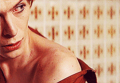colormiele:  bowiesmakeup:  knifork: David Bowie in The Man Who Fell to Earth (1976)