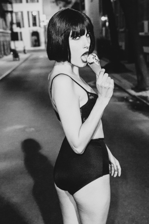andredefreitas:  roarieyum:  Photographer: Mikey McMichaels Model: Roarie  Oh, yes. The wonderful Roarie.  