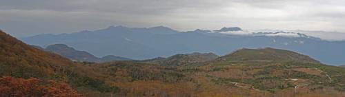  An east view from Shiro'uma-norikura.  白馬乗鞍岳より東方