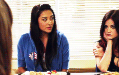 lair-du-vent:  Alison DiLaurentis being way too much protective of Emily Fields.
