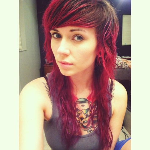 formosi:  Out with the blue, in with the new! #redhead #blueeyes #redhair #tattoos #girlswithtattoos #tattooedgirls #fooledyou 😝 (at 💫Eureeka’s Castle 🏰)