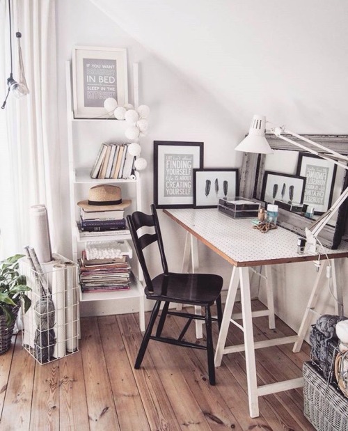 jennyandcuterooms: Like if you want to work/study in here! Tbh, when I looked at her room and then l