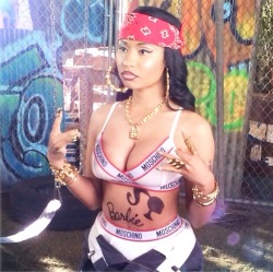 tearthatcherryout:  Nicki Minaj on set for