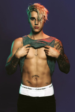 sagginboys:  Bieber showing a great Calvin