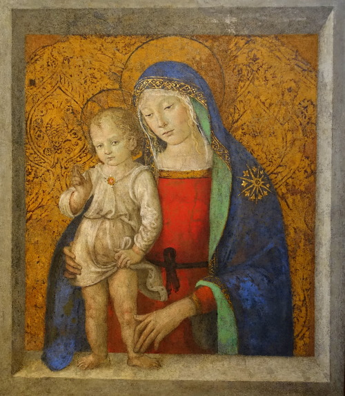 koredzas: Pinturicchio (1454 - 1513) - Madonna and Child. attributed to Pinturicchio, Madonna del davanzale [Madonna of the Windowsill], 1496-98. Detached fresco mounted on cadorite [polyvinyl chloride panel], 105 x 87 cm. Pinacoteca Vaticana