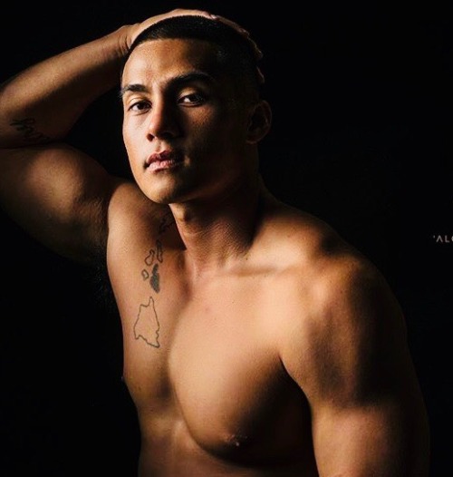 naughtyboy808:  Gotta love them Maui boys