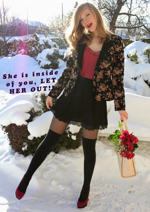 mysti-kitty:  dressupnikki:  Follow me at: Nikki’s Play Room   Yes