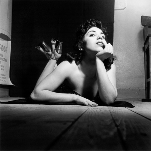gaskells:Portuguese photographer Fernando Lemos’ 1949 pictures