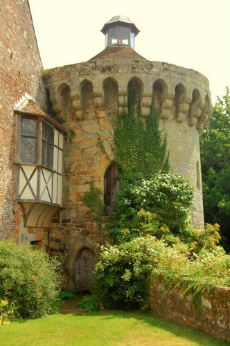 pagewoman:ScotneyCastle, Lamberhurst, Kent, Englandby Samantha Lacy