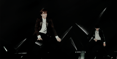13/50 gifs from the lost planet concert - jongin’s hip thrust and chanyeol’s ???