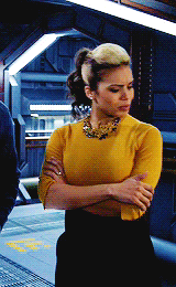 kendrasaundersdaily:kendra with her arms crossed