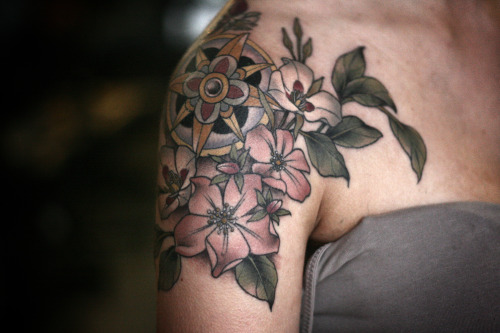 kirstenmakestattoos:  Pretty compass rose shouldercap for Kirsten (who has been making my hair look fabulous for years, even the awkward growing-out phase) with a floral wreath. Sego lily, columbine, wild rose.  