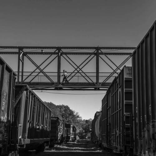 #rcooperphotography #willimanticct #blackandwhitephotography #streetphotography #bridge #trains #gra