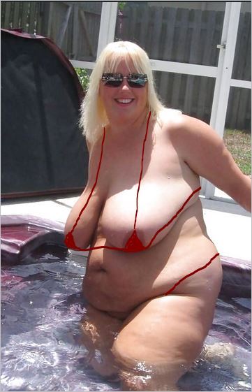 dino-71:  hardforbiggirls:photoshopped fatkini:D  Magnificent 