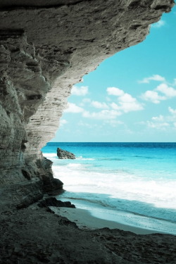 r2&ndash;d2: Beach Cave by (felipemunhos) 