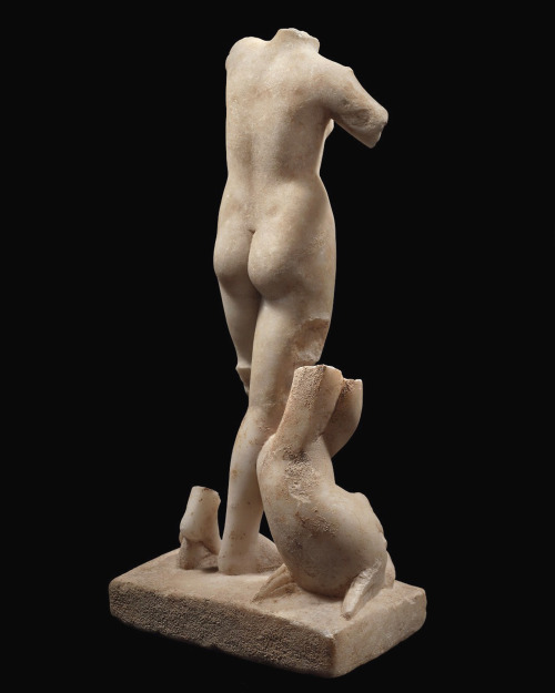 rodonnell-hixenbaugh:Roman Marble Aphrodite AnadyomeneAn ancient Roman marble statuette of Aphrodite