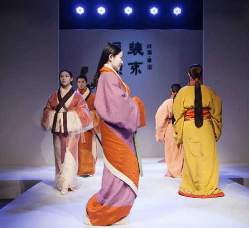 changan-moon: Traditional Chinese hanfu exhibition of tang dynasty and warring states period by 装束与乐