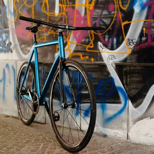 hizokucycles: #Repost from cyclist @mikelone77 - “Riding this whip uphill is so much fun.” #fixed #f