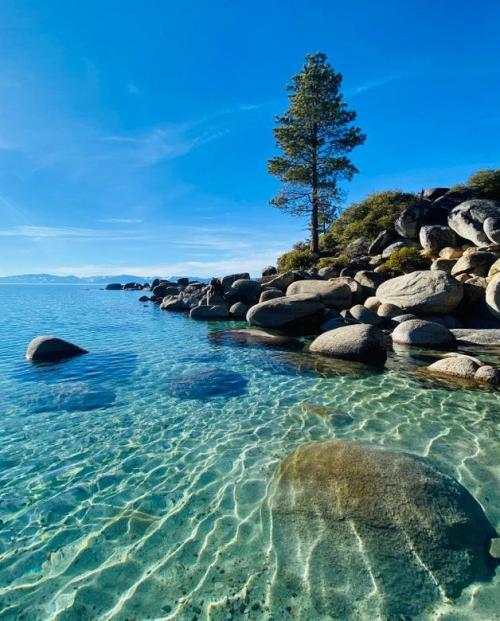 oneshotolive:  [OC] [3300x2600] Lake Tahoe on a sunny winter day! 📷: BigProfession7211 