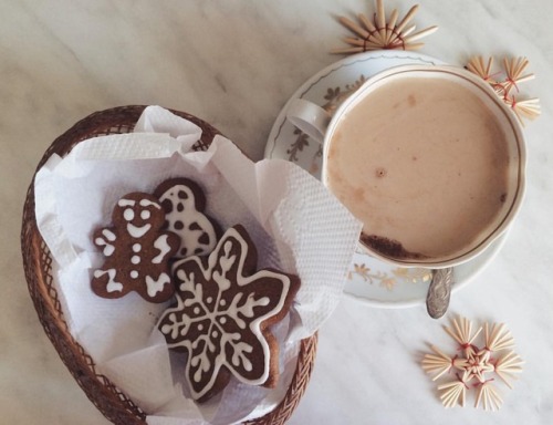 wake up #morning #wakeup #coffee #gingerbreadcookies #instahappy #☕️ #to