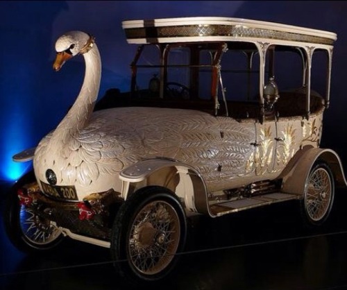 Can someone please buy this for me? Pretty please? The 1910 Brooke Swan Car - Maharaja Class #cars #