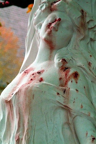 horrorgorewhore: Flower petal cause the appearance of blood stains on the grave of opera singer Jane