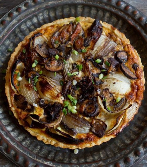 veggiecomfort:Onion and Mushroom Tart