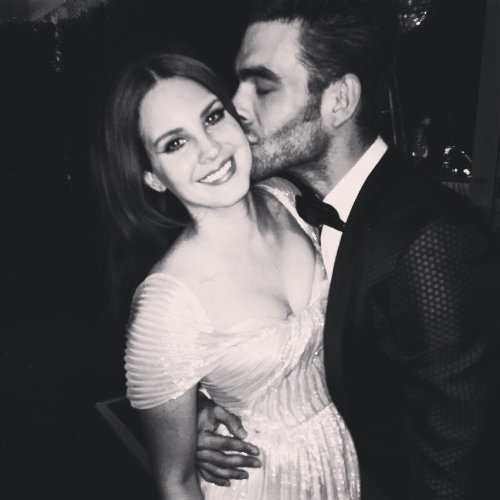 missdelrey:‏@jonkortajarena: She has my heart #LanaDelRey pic.twitter.com/fhUFxFzSXh