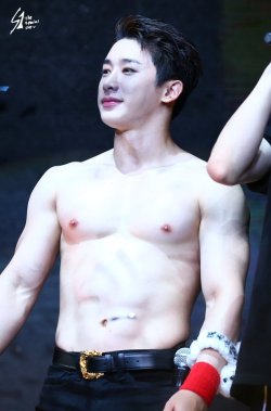 wonho-be-mine:  oof i can see his veins damnCredit: The Special One