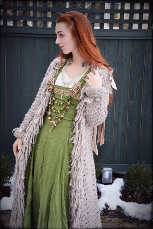 elvenrealm:  Viking woman in winter ✨ one of my favorite ensembles.  Instagram: Lotheriel