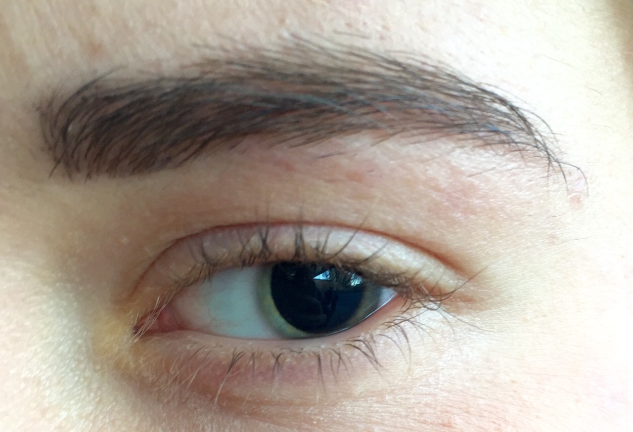 aku-punktura:  #myphoto#greeneye#pupil#pale