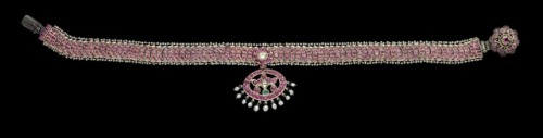 Headband with forehead ornament, made in India in the early 19th century (source).