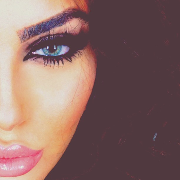 hottlovee:  whenfairytalescometrue:  Xo   http://hottlovee.tumblr.com/