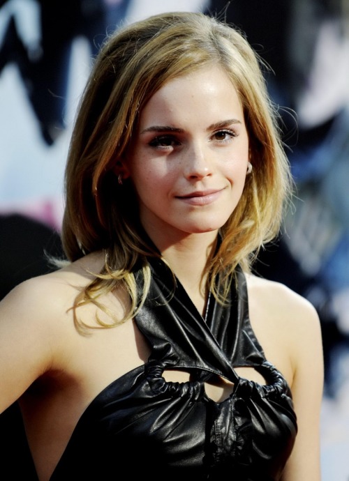 vivehermione: She is Emma Watsonvia doncayetano