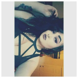 hyperr-nightt:  goth girl.