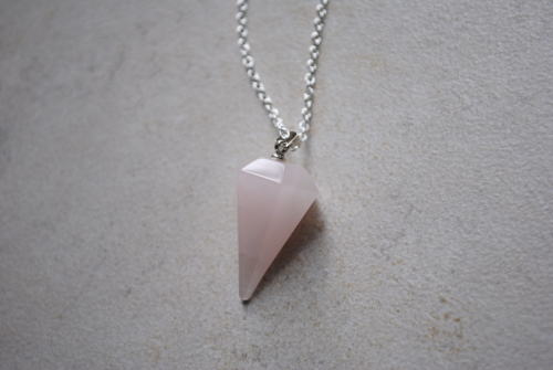 shopbenji:  Rose quartz pendulum Rose quartz point pendant