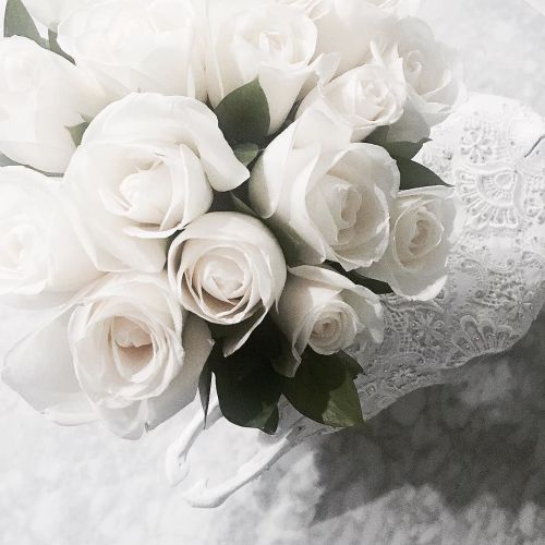 stylishblogger:When your sick in bed all day and your bf sends white roses  by @weworewhat