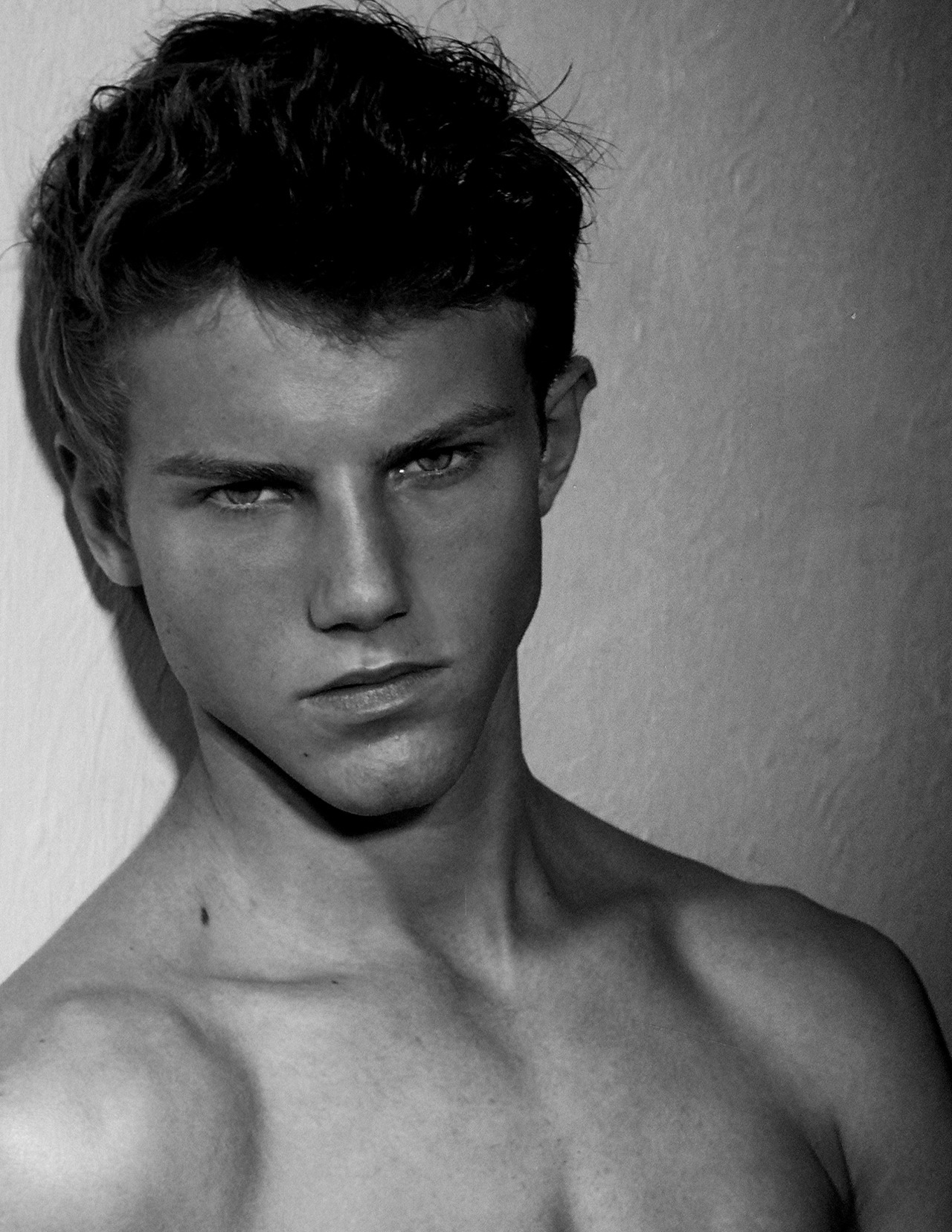illicit-beauty:  ebodamen:  sabas125: Jesse Photographed by Joseph Bleu  illicit-beauty