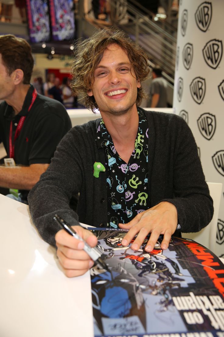 criminalmindscompulsion:  fandom: imagine spencer reid casually incorporating women’s
