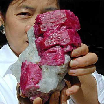 Sheared rubyA rather nice little crystal of red corundum from the Mogok stone tract of Burma testifi