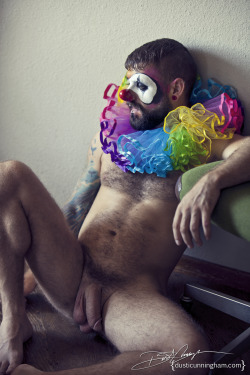 manlyandhairy:  Clowns creep me out…but