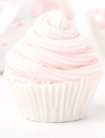 kawaiistomp:  ‘Sparkling Strawberry Cupcake’ mini soap ~ (credit) (please do
