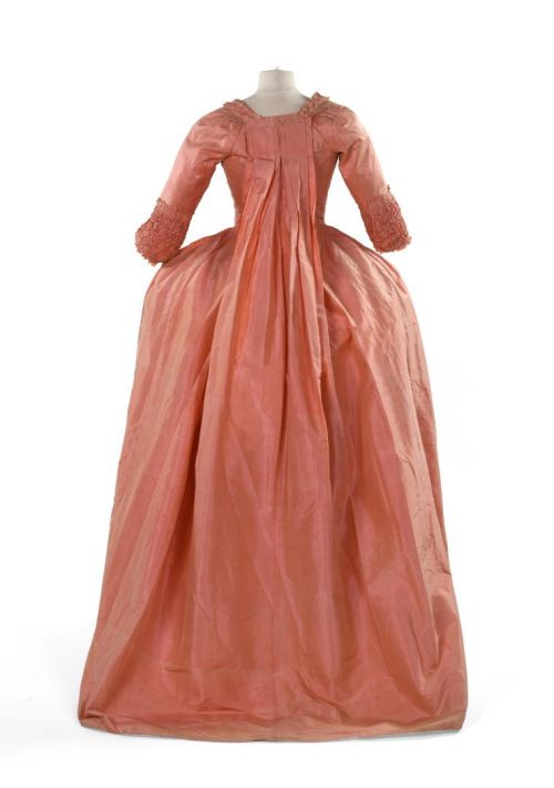 Robe à la française ca. 1775From Enchères Sadde via Interencheres