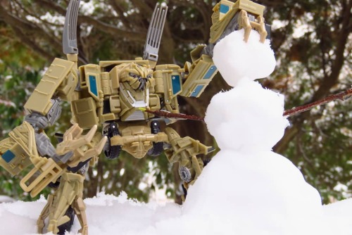 Now that’s a nice snow man. .....#toyphotography #actionfigures #transformers #transformersthe