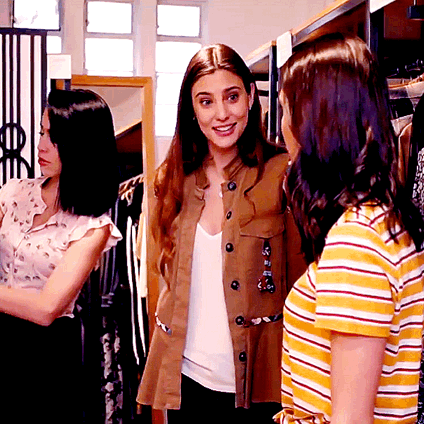 dealanexmachina:valevxlentina:everygayisablessing:Valentina + that nervous little hop/bounce she doe